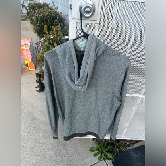 Under Armour Sweater - Picture 4 of 10